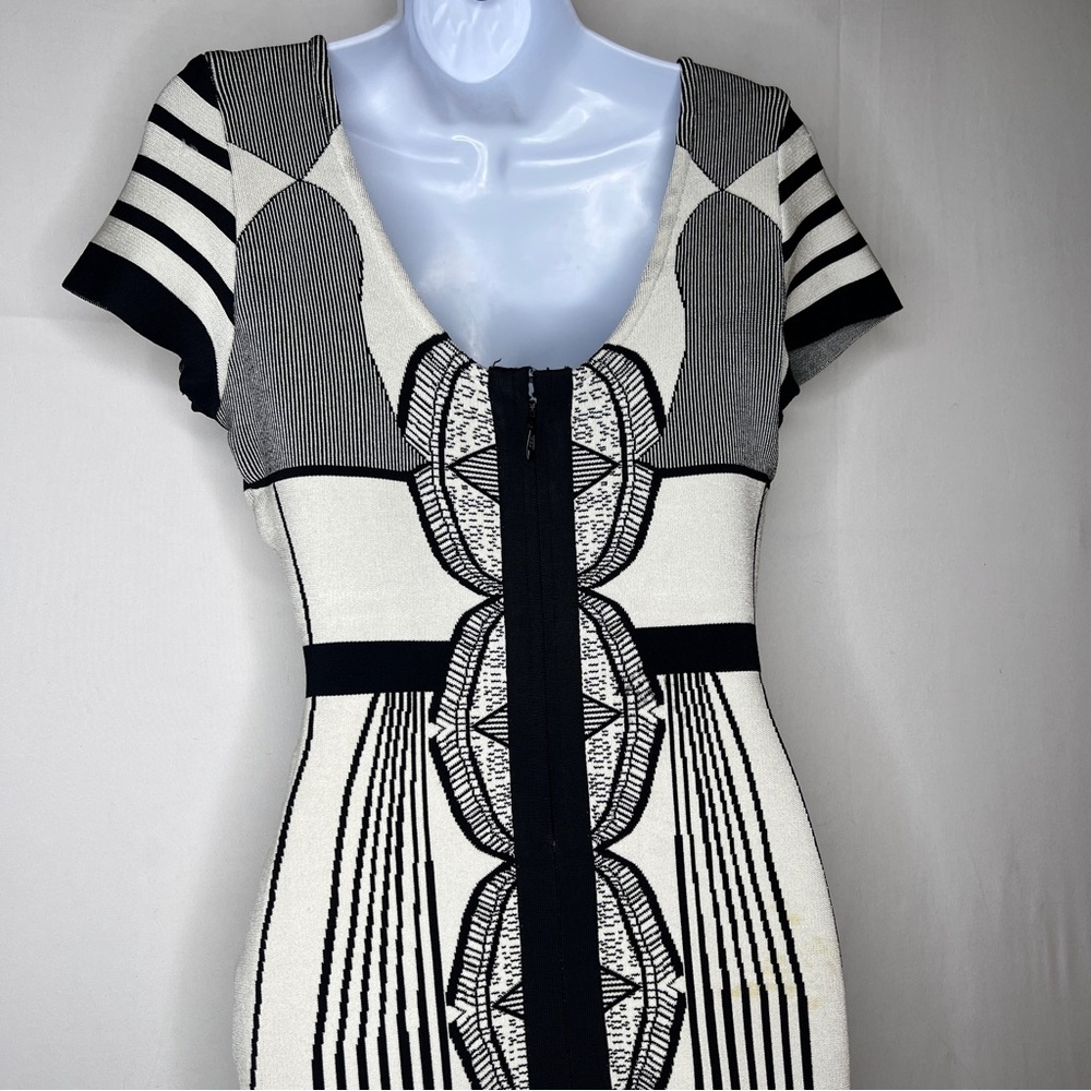 Herve Leger Iconic Black & White Kardashian Dress size L - Picture 5 of 6